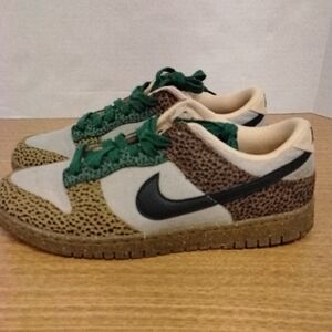 Nike Mens Safari Golden Moss Sneakers